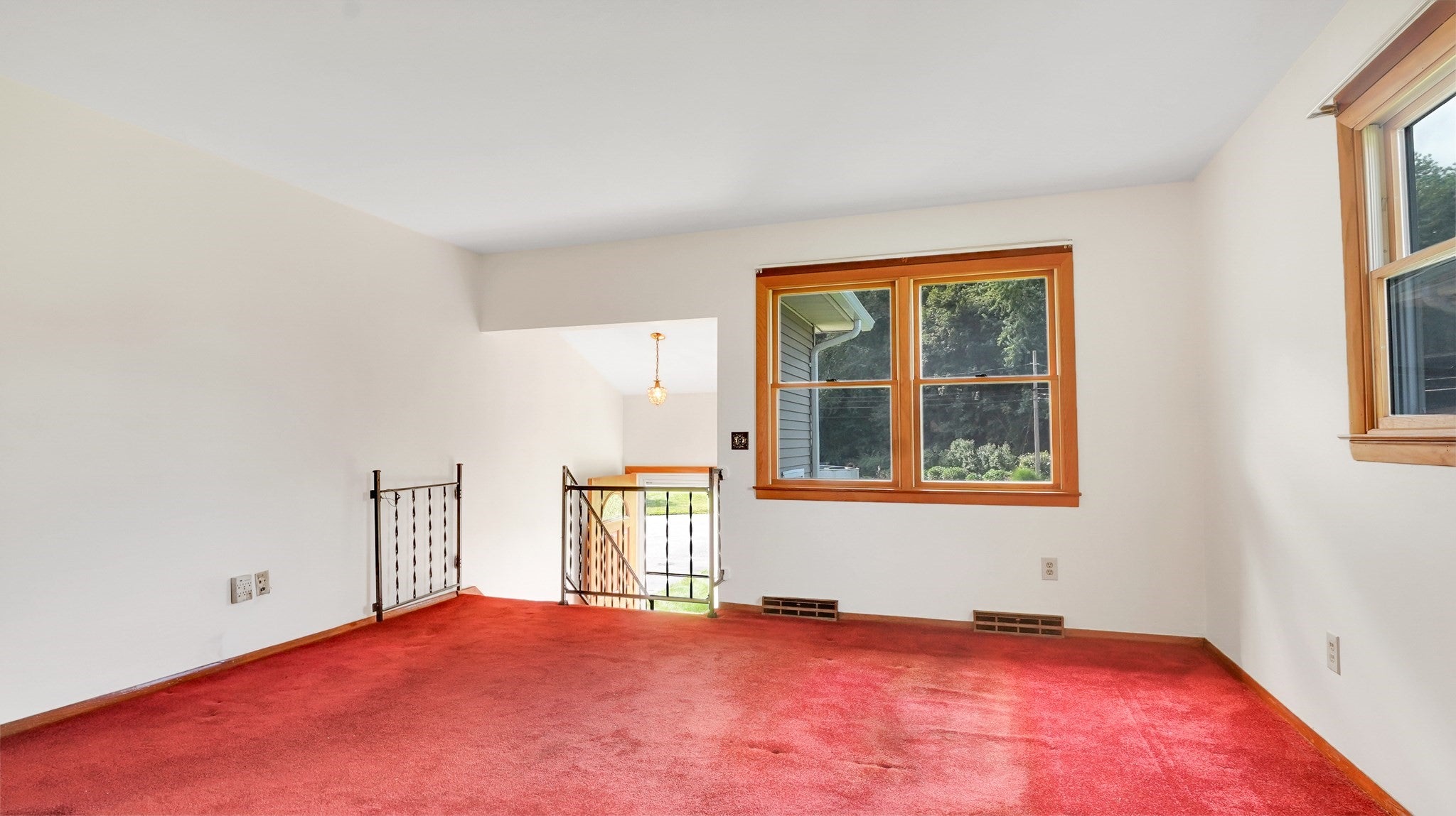 115 Clover Rd, Ludlow, MA Photo #5
