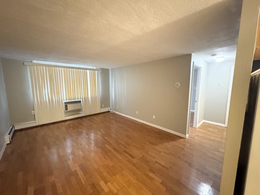 12 Woodland St 25