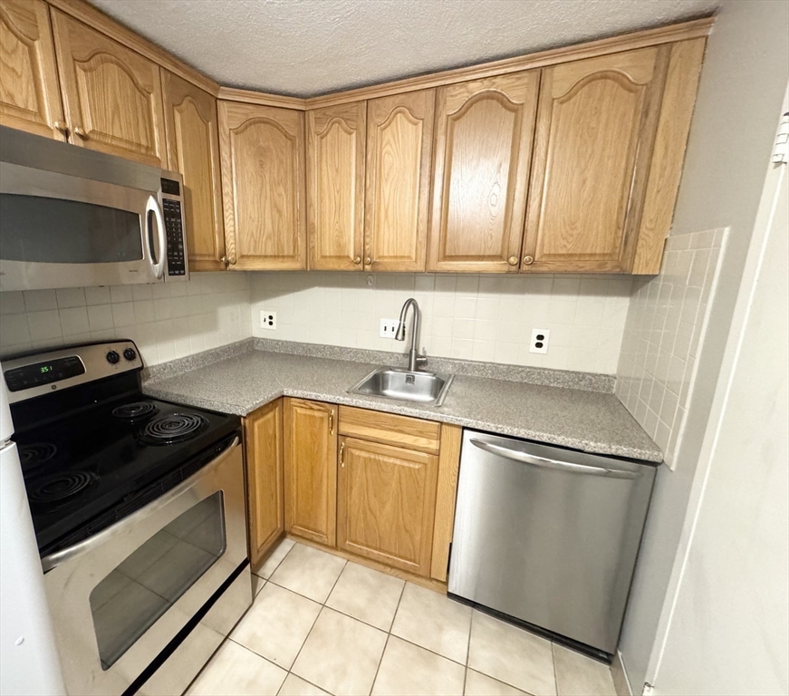 12 Woodland St 25