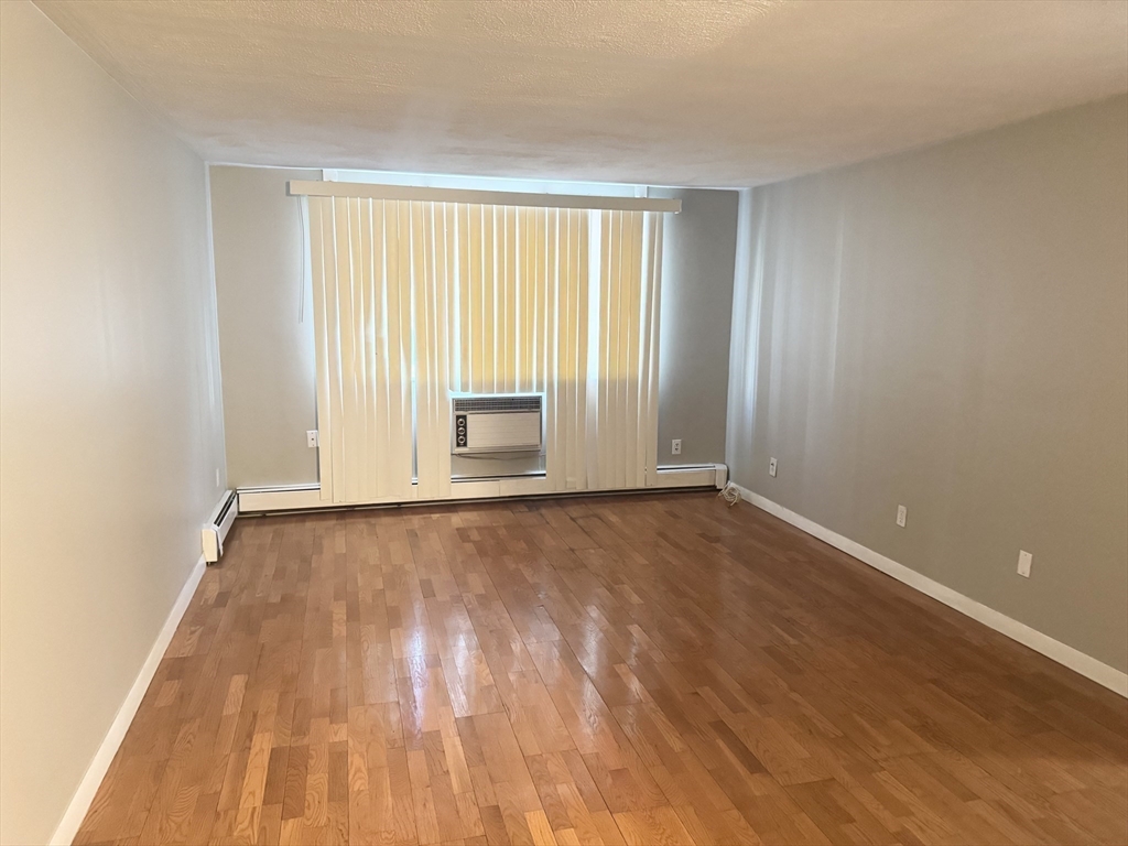 12 Woodland St 25