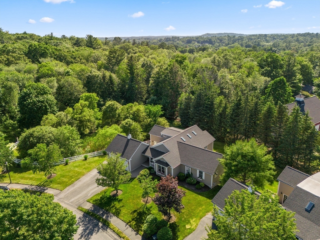 11 Lebeau Dr 11