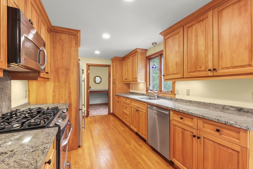 236 Blueberry Pond Dr, Brewster, MA, 236 Blueberry Pond Dr, Brewster, MA Photo #4