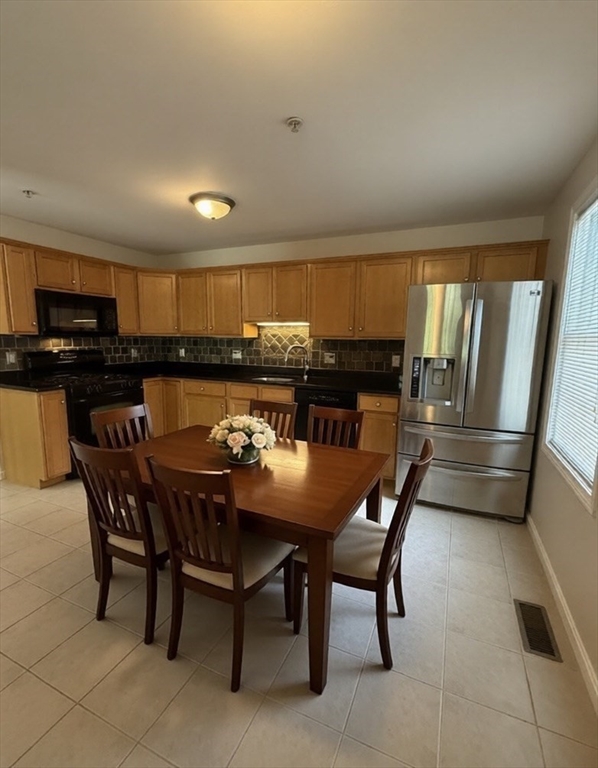 85 Fort Hill Ave 3