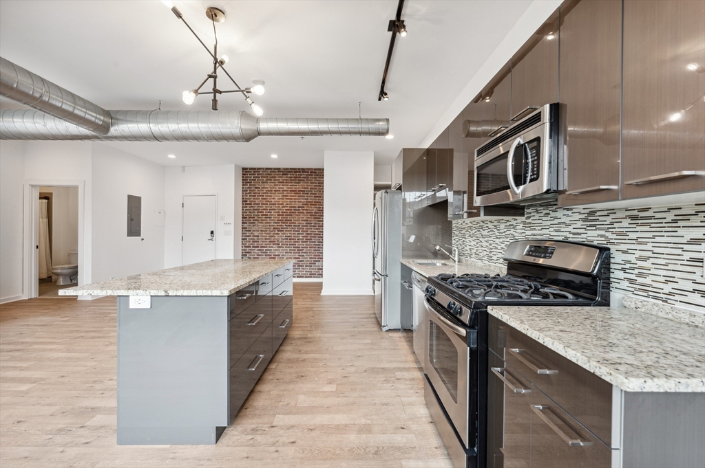 944 Dorchester Ave 56