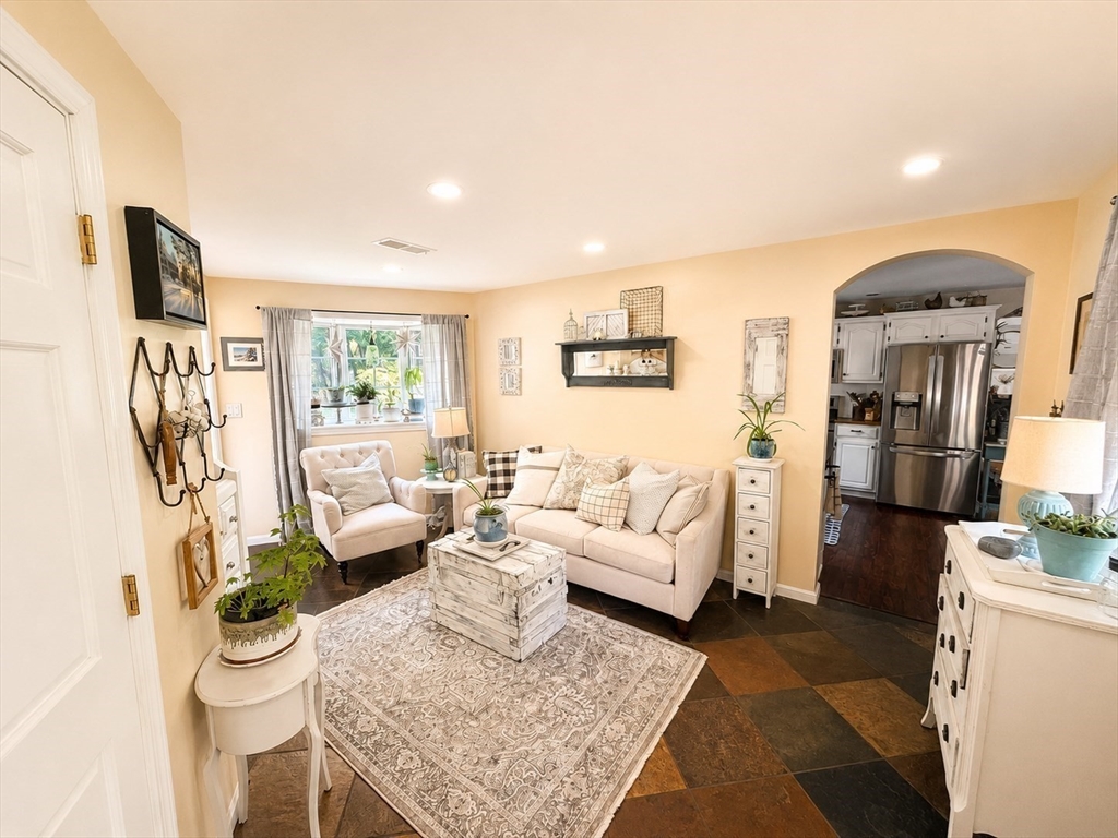 9 Pondview Ave