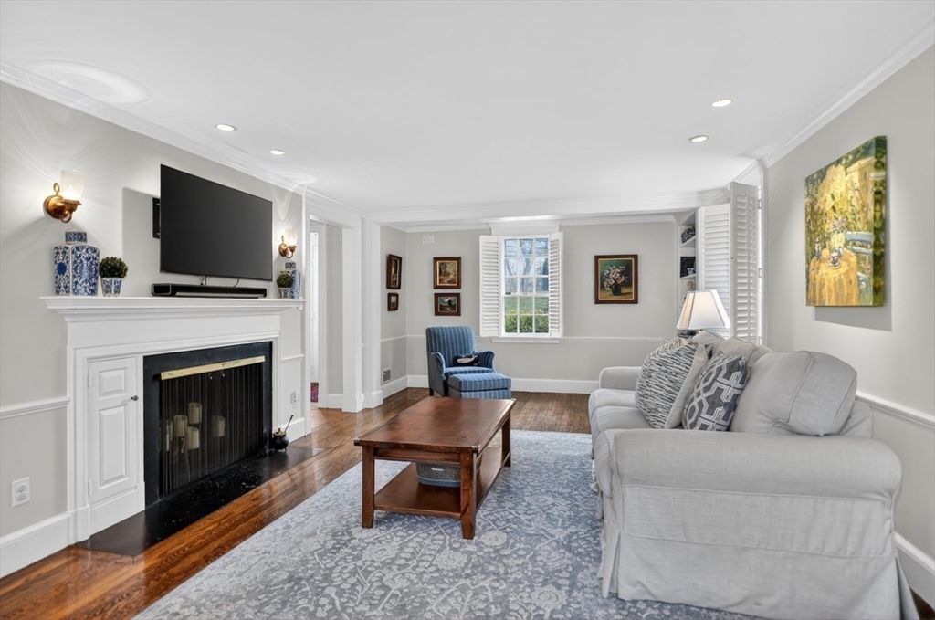 92 Woodlawn Ave