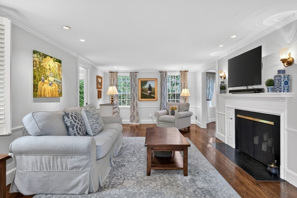 92 Woodlawn Ave