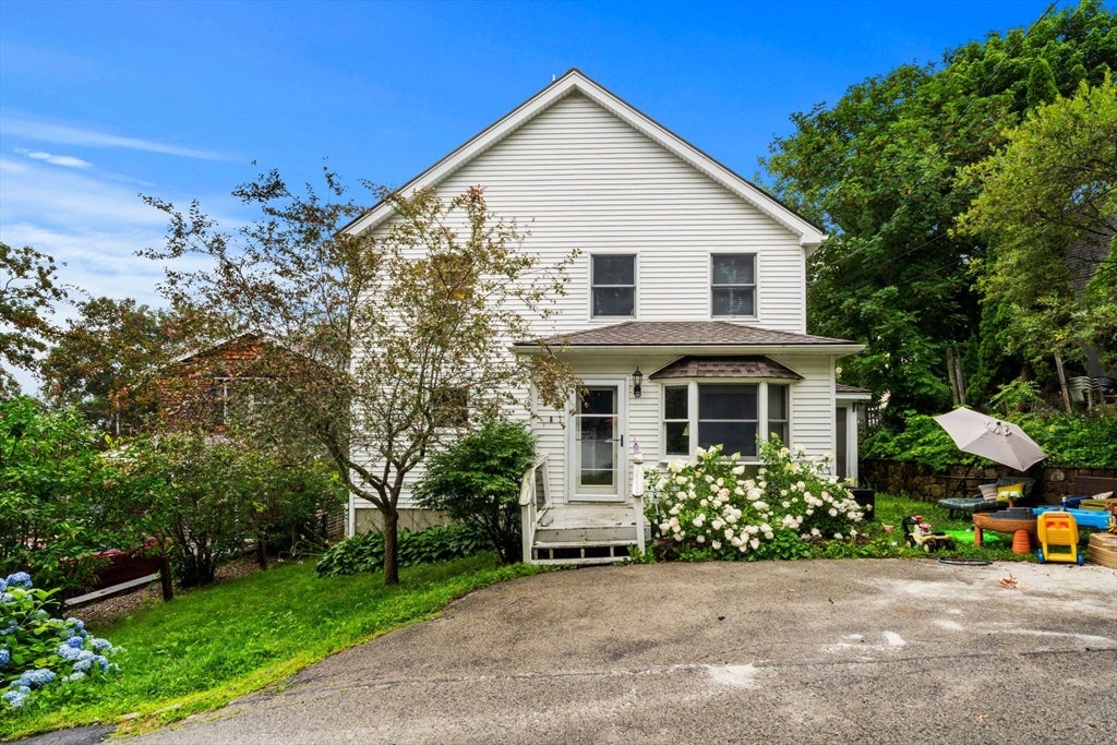 8 Windsor Ln