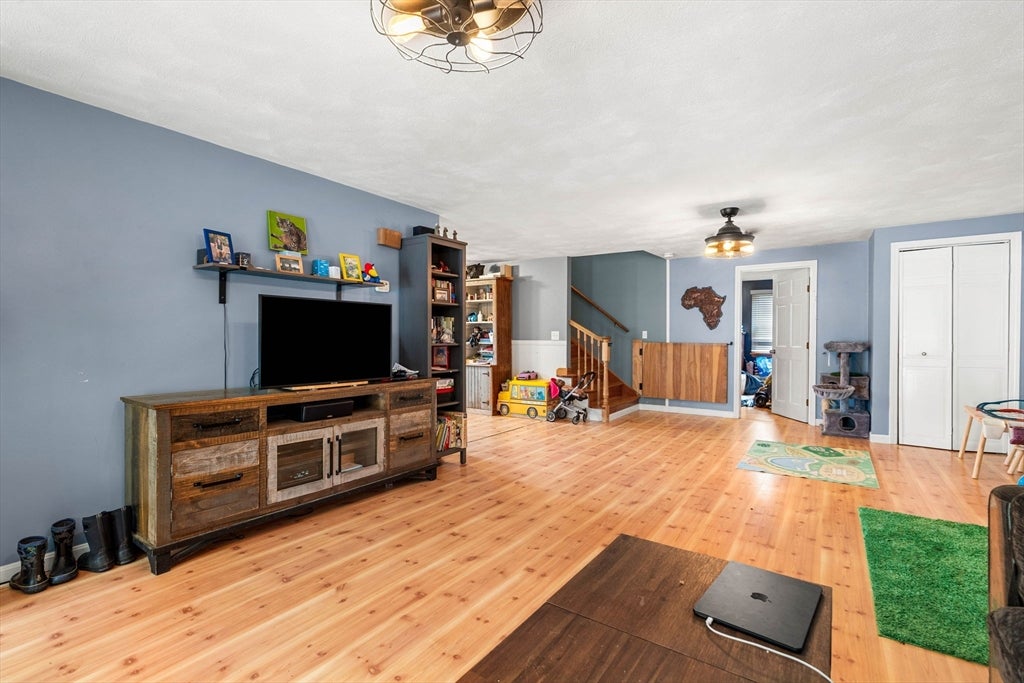 8 Windsor Ln, Gloucester MA 01930