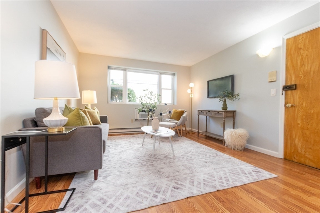 104 Trowbridge St 3