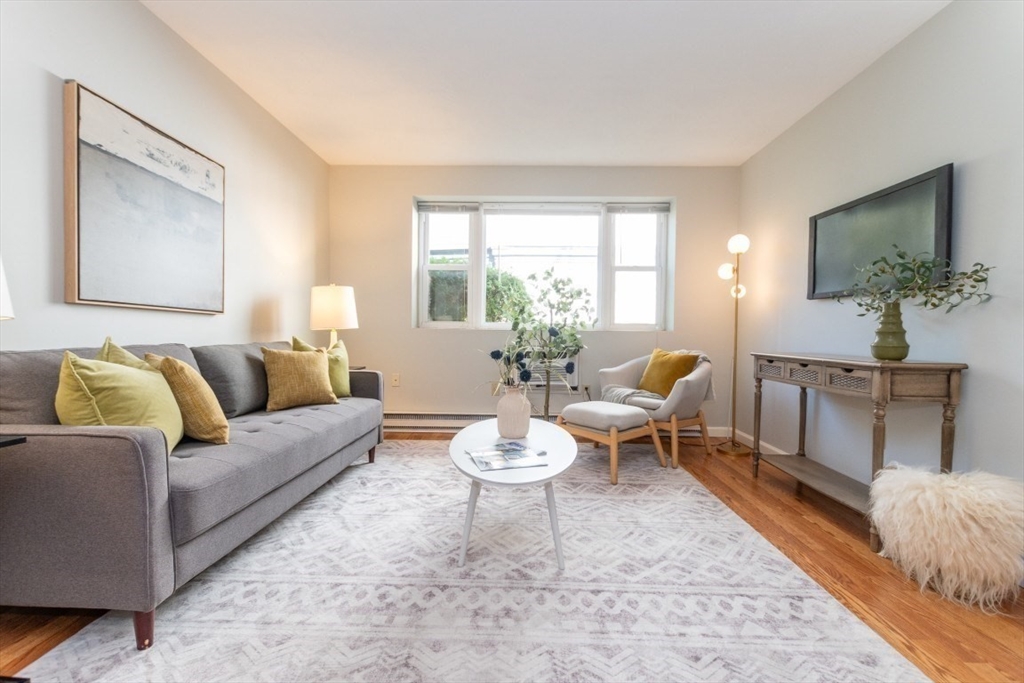 104 Trowbridge St 3