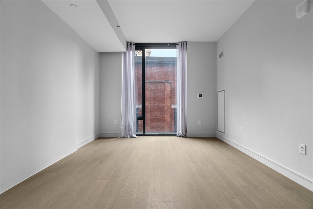 55 Lagrange St 709