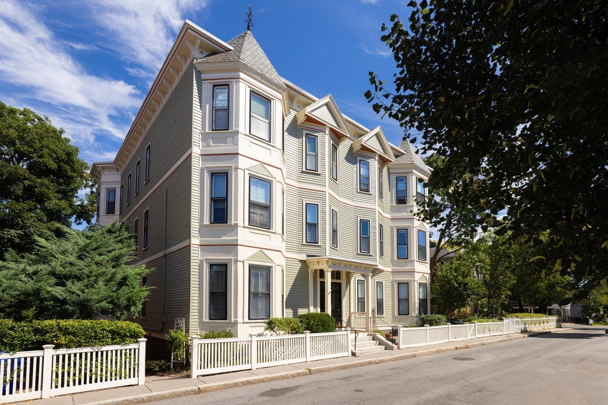 38 Linden St