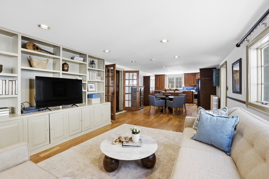105 Lexington Rd