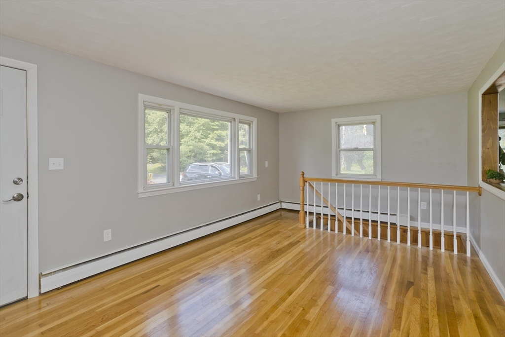 33 S Longyard Rd