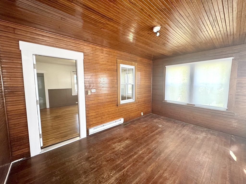 Ayer, Massachusetts 01432, United States, 3 Bedrooms Bedrooms, ,1 BathroomBathrooms,Residential,Active,191719