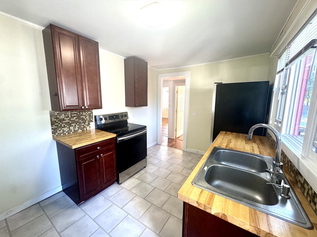 Ayer, Massachusetts 01432, United States, 3 Bedrooms Bedrooms, ,1 BathroomBathrooms,Residential,Active,191719