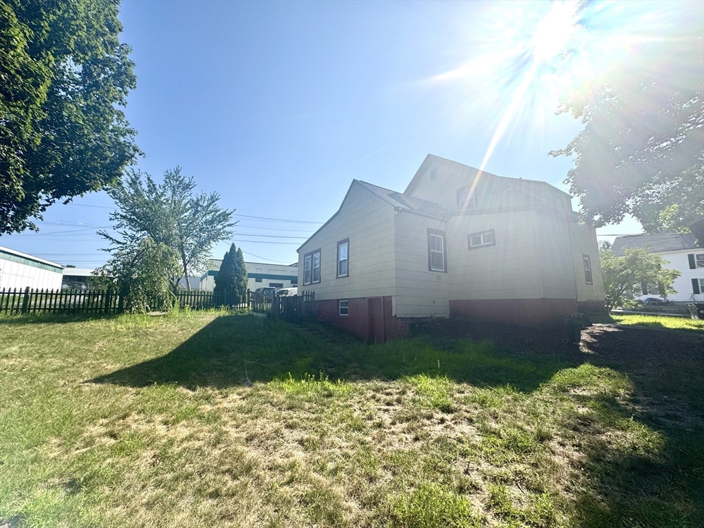 Ayer, Massachusetts 01432, United States, 3 Bedrooms Bedrooms, ,1 BathroomBathrooms,Residential,Active,191719