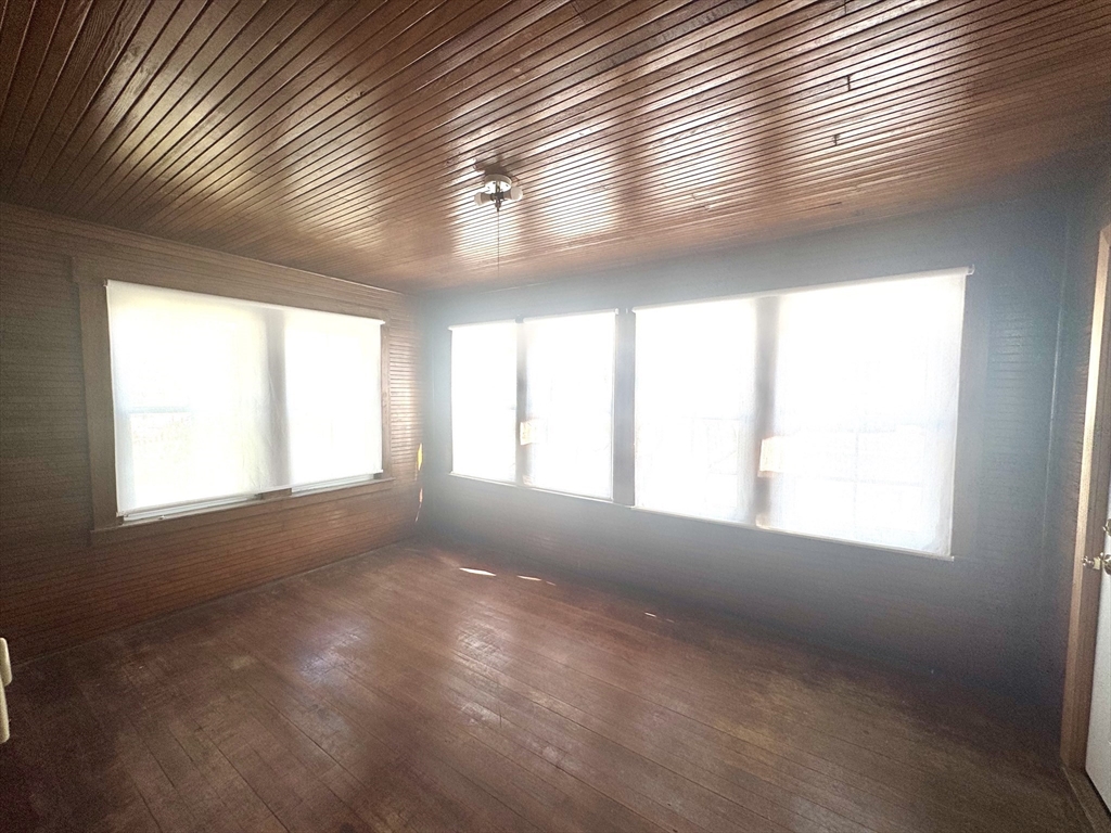 Ayer, Massachusetts 01432, United States, 3 Bedrooms Bedrooms, ,1 BathroomBathrooms,Residential,Active,191719