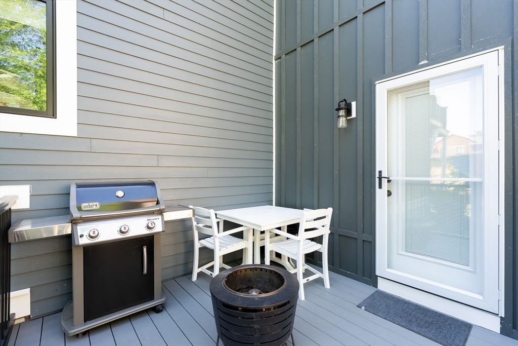 Arlington, Massachusetts 02474, United States, 3 Bedrooms Bedrooms, ,3 BathroomsBathrooms,Residential,Pending,141730