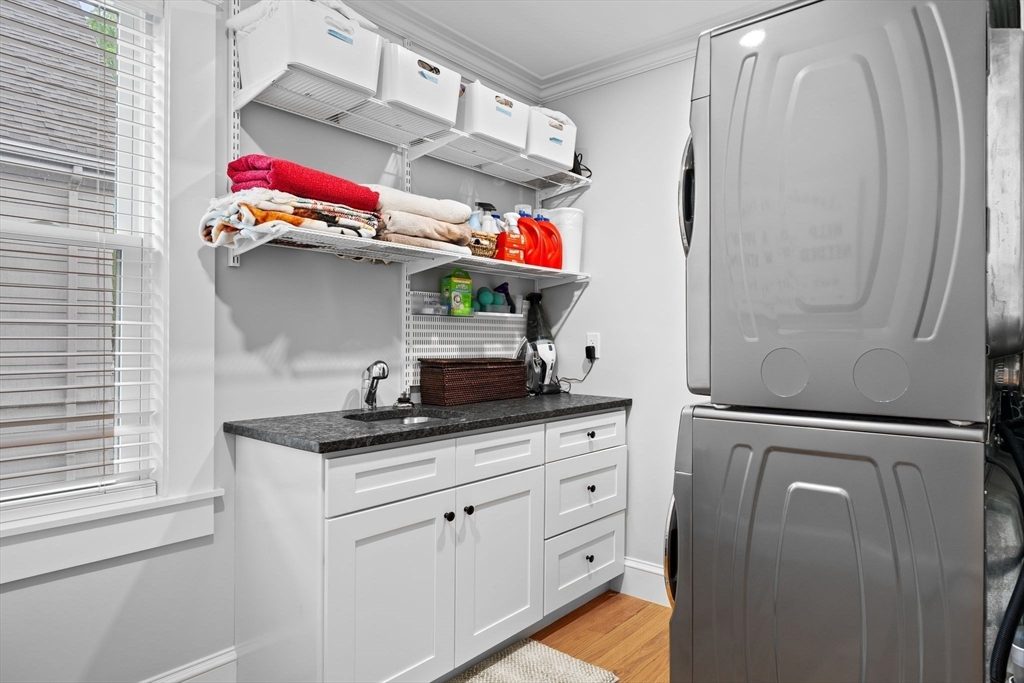 Arlington, Massachusetts 02474, United States, 3 Bedrooms Bedrooms, ,3 BathroomsBathrooms,Residential,Pending,141730