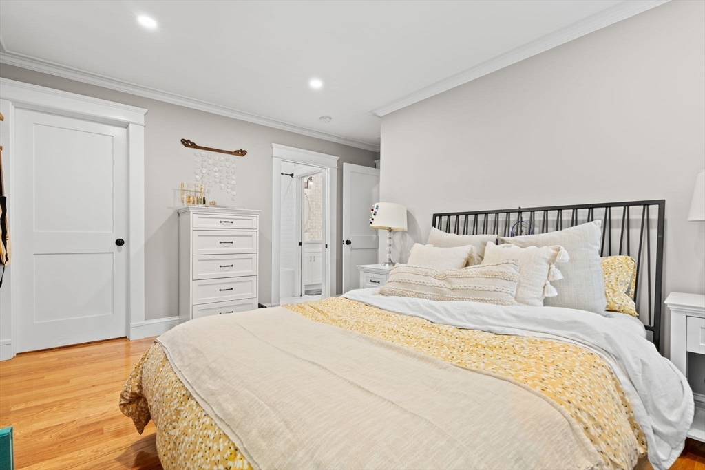 Arlington, Massachusetts 02474, United States, 3 Bedrooms Bedrooms, ,3 BathroomsBathrooms,Residential,Pending,141730