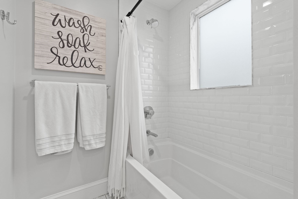 Arlington, Massachusetts 02474, United States, 3 Bedrooms Bedrooms, ,3 BathroomsBathrooms,Residential,Pending,141730