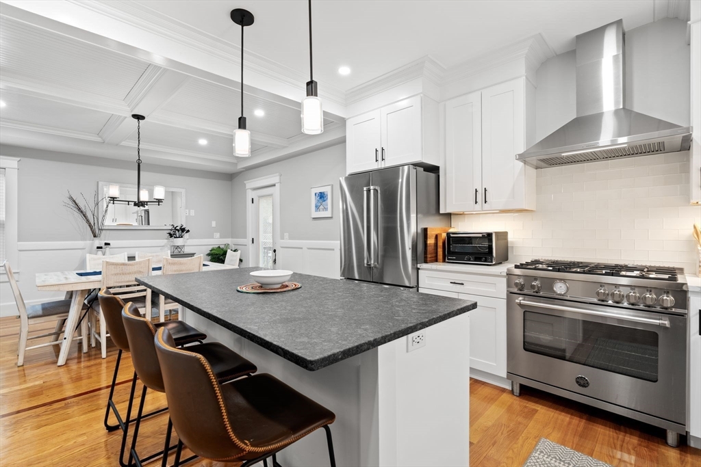 Arlington, Massachusetts 02474, United States, 3 Bedrooms Bedrooms, ,3 BathroomsBathrooms,Residential,Pending,141730