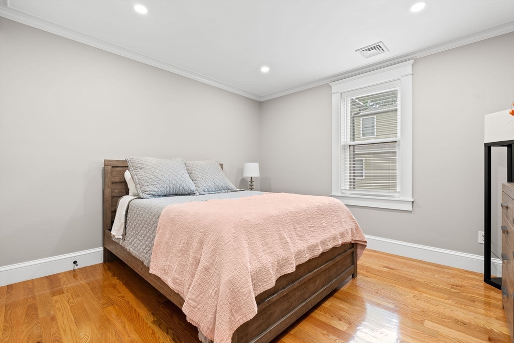 Arlington, Massachusetts 02474, United States, 3 Bedrooms Bedrooms, ,3 BathroomsBathrooms,Residential,Pending,141730