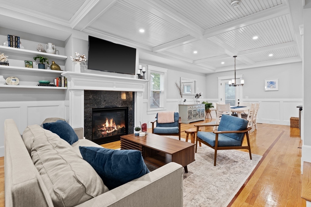 Arlington, Massachusetts 02474, United States, 3 Bedrooms Bedrooms, ,3 BathroomsBathrooms,Residential,Pending,141730