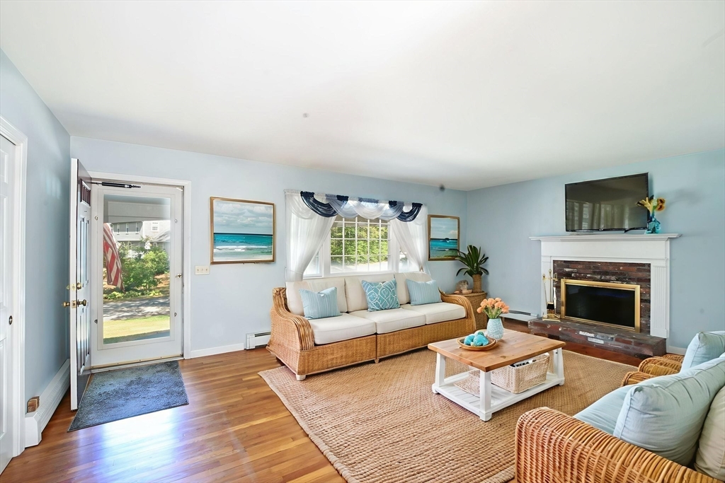 4 Royal Cir