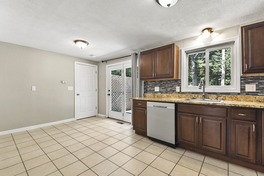 10 Lawndale Rd 1
