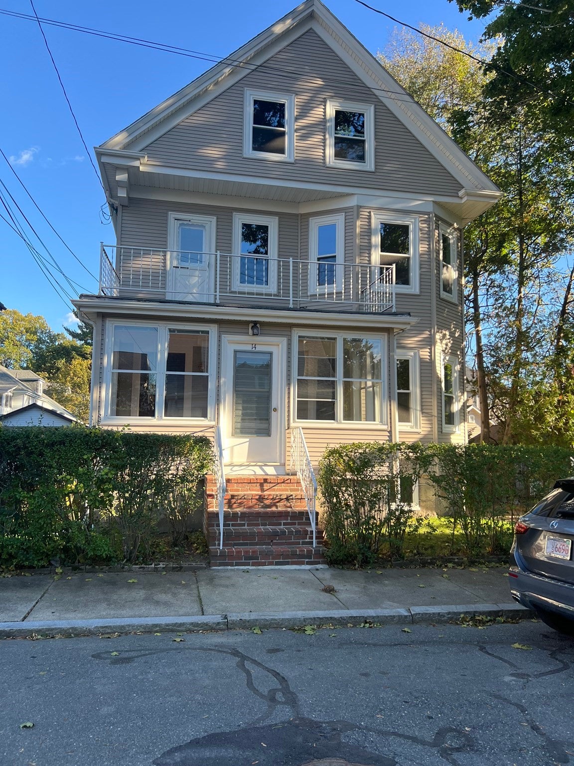 Click for 14 Welton RD #1, Boston, MA slideshow