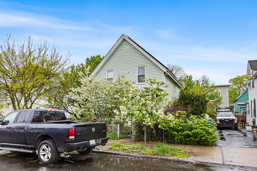 44 Elmwood Ave