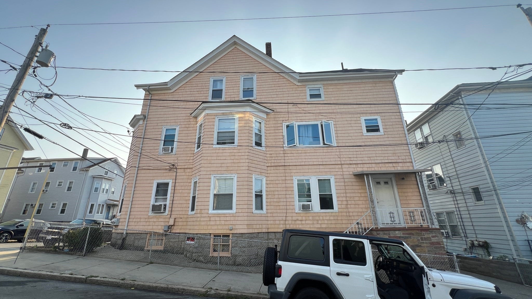 534 William St 1N
