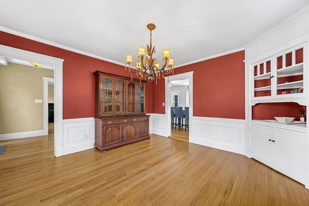 Wellesley, Massachusetts 02482, United States, 3 Bedrooms Bedrooms, ,2 BathroomsBathrooms,Residential,Pending,194170