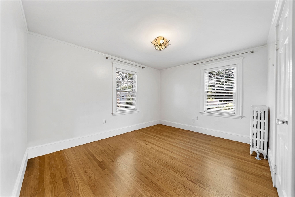 Wellesley, Massachusetts 02482, United States, 3 Bedrooms Bedrooms, ,2 BathroomsBathrooms,Residential,Pending,194170