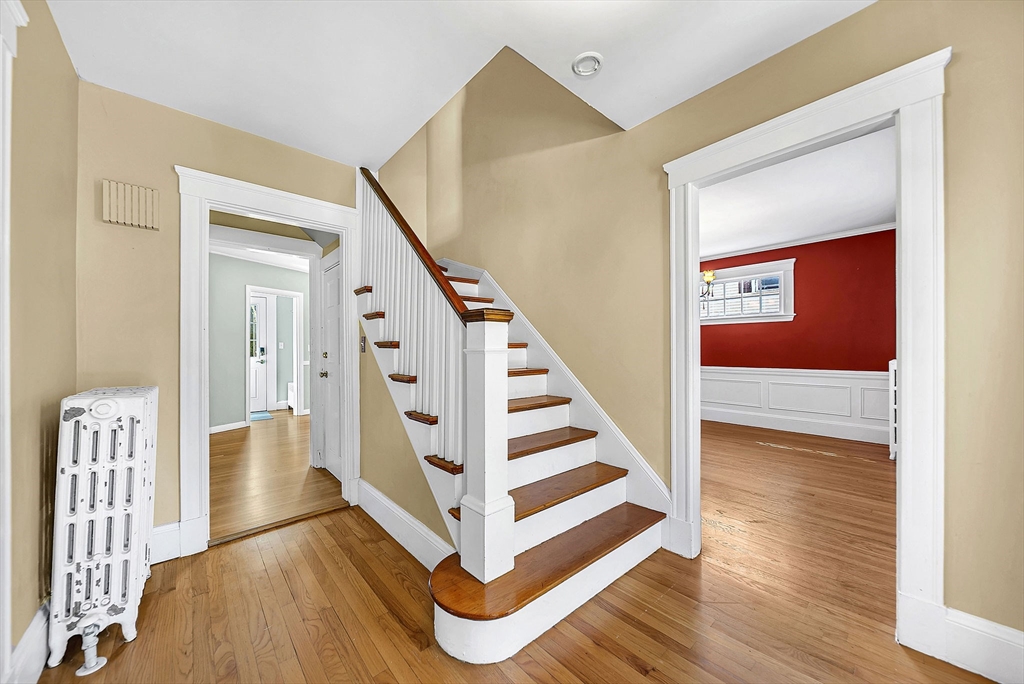 Wellesley, Massachusetts 02482, United States, 3 Bedrooms Bedrooms, ,2 BathroomsBathrooms,Residential,Pending,194170