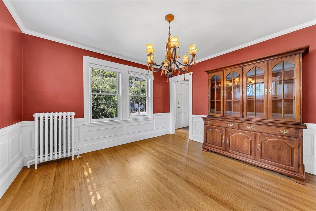 Wellesley, Massachusetts 02482, United States, 3 Bedrooms Bedrooms, ,2 BathroomsBathrooms,Residential,Pending,194170