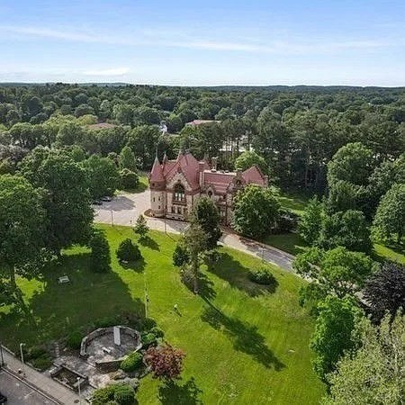 Wellesley, Massachusetts 02482, United States, 3 Bedrooms Bedrooms, ,2 BathroomsBathrooms,Residential,Pending,194170