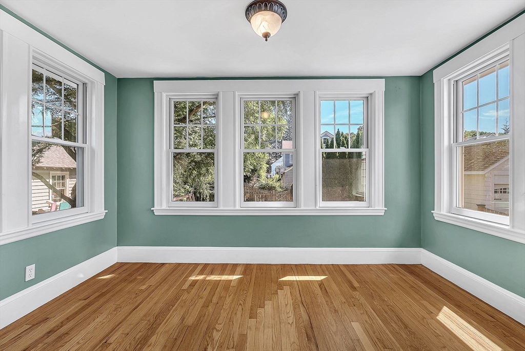 Wellesley, Massachusetts 02482, United States, 3 Bedrooms Bedrooms, ,2 BathroomsBathrooms,Residential,Pending,194170