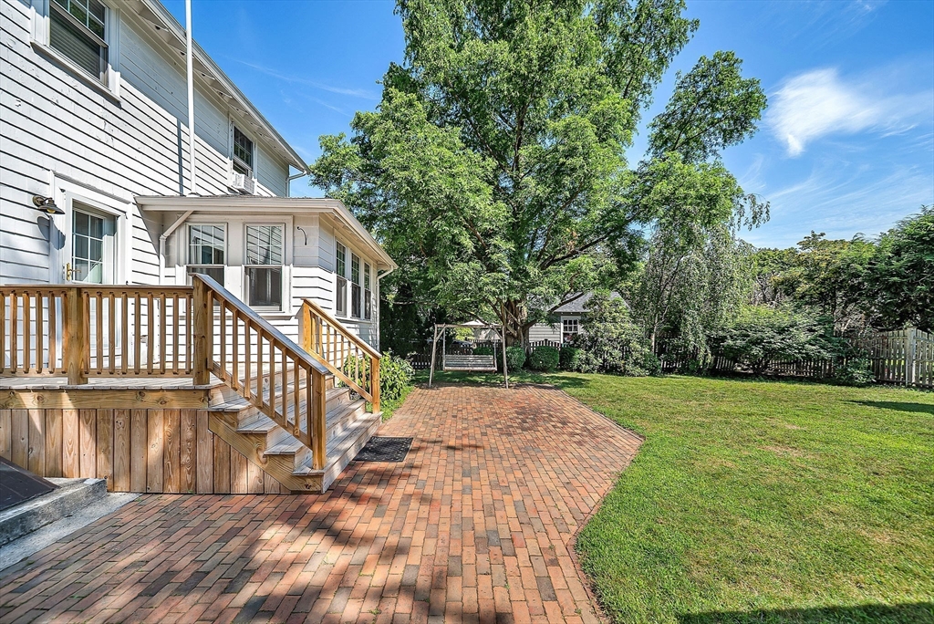 Wellesley, Massachusetts 02482, United States, 3 Bedrooms Bedrooms, ,2 BathroomsBathrooms,Residential,Pending,194170