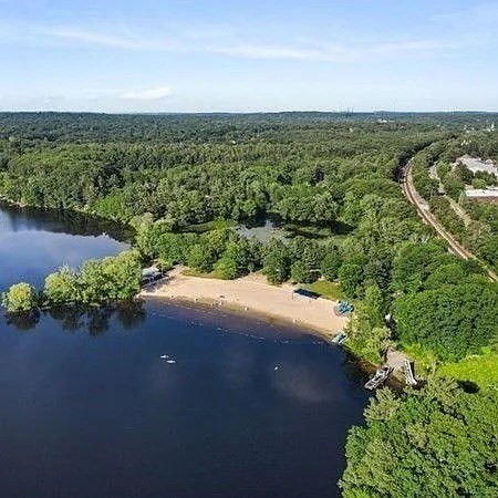 Wellesley, Massachusetts 02482, United States, 3 Bedrooms Bedrooms, ,2 BathroomsBathrooms,Residential,Pending,194170