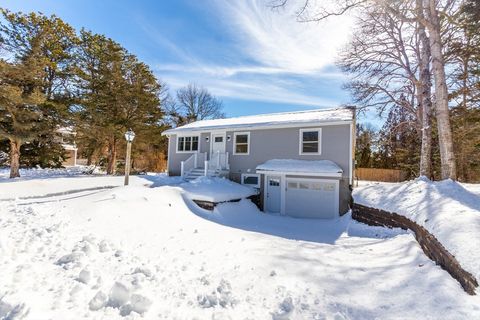 24 Weatherglass Ln Falmouth MA 02536