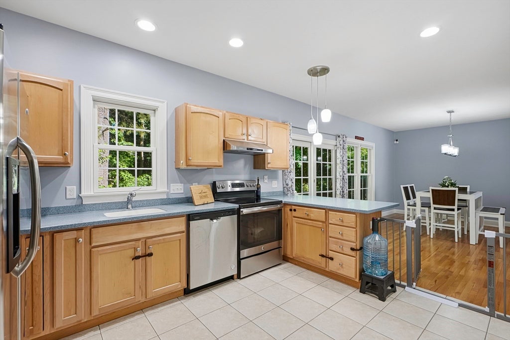13 Knowlton Cir #13, Upton, MA Photo #15