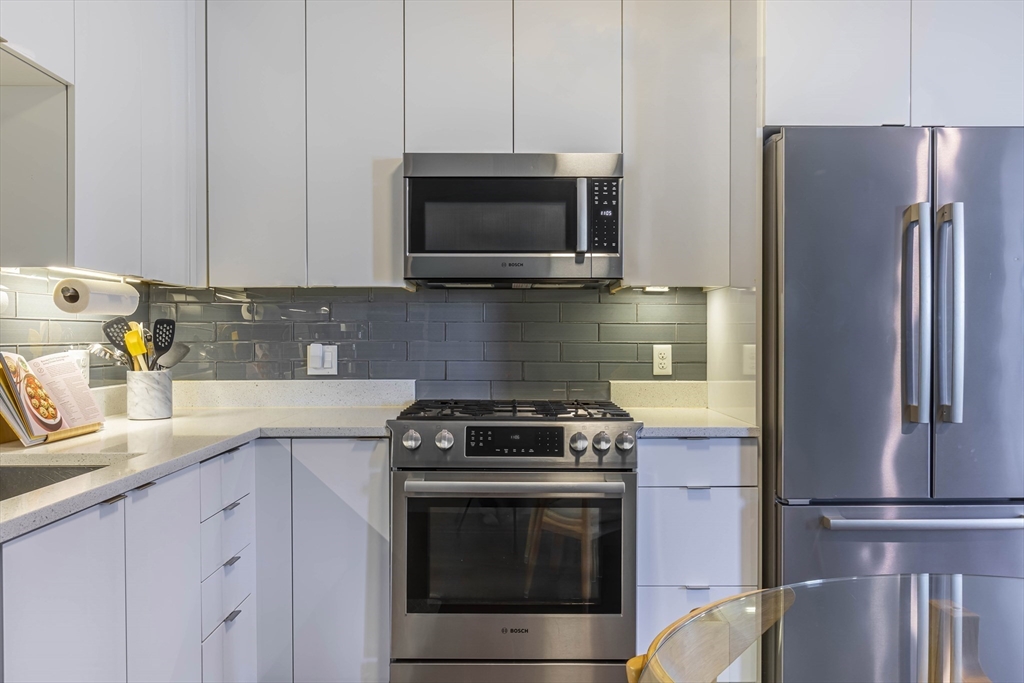 121 Portland St. 803