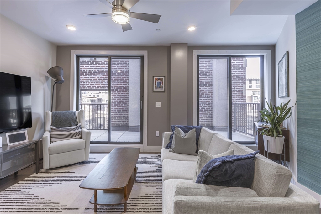 121 Portland St. 803