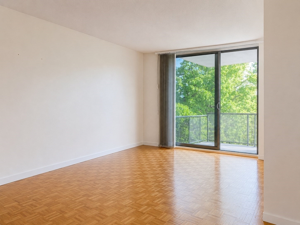 19 Winchester St 402