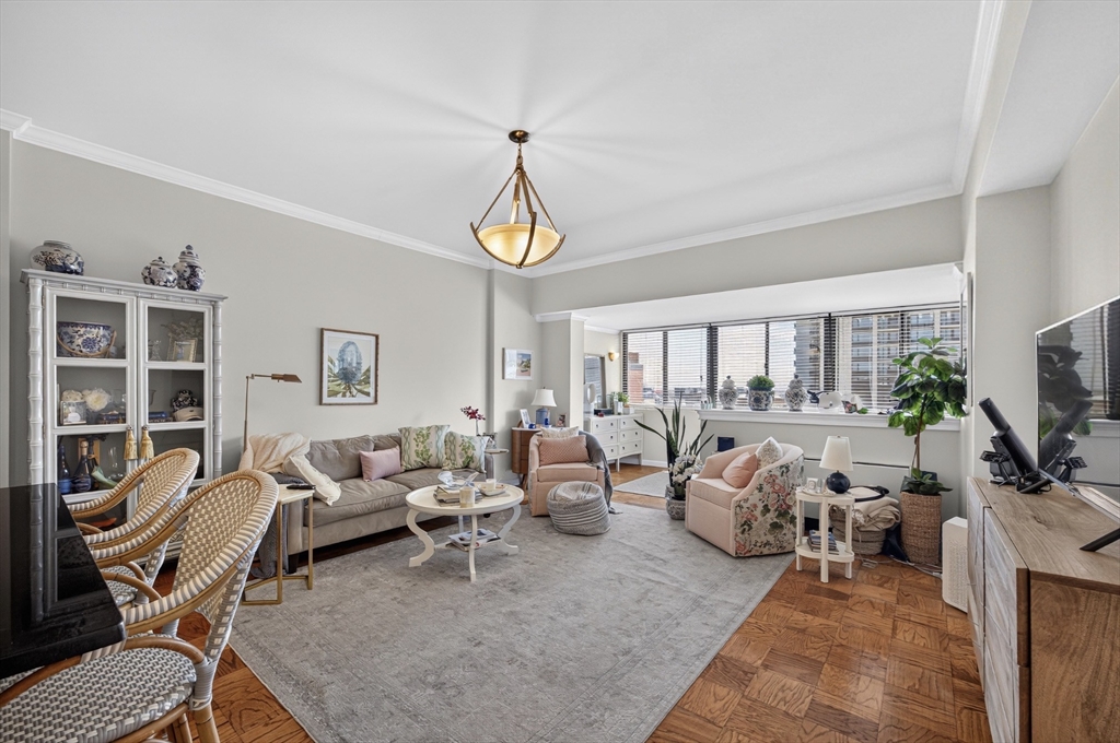 2 Hawthorne Place 17G