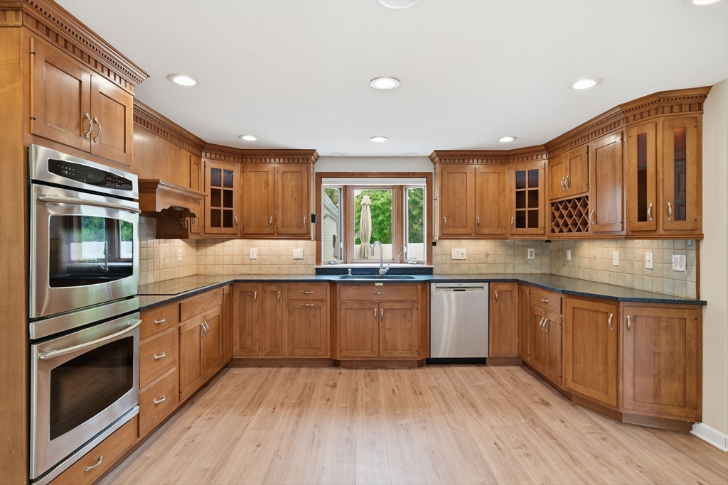 107 Viscount Rd, Longmeadow, MA Photo #7